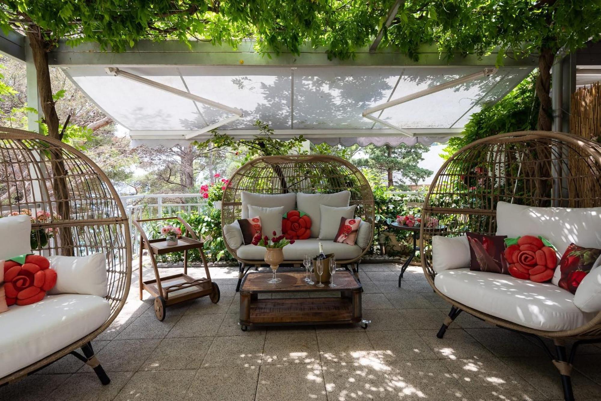 Beachfront With Wonderful Large Terrace *