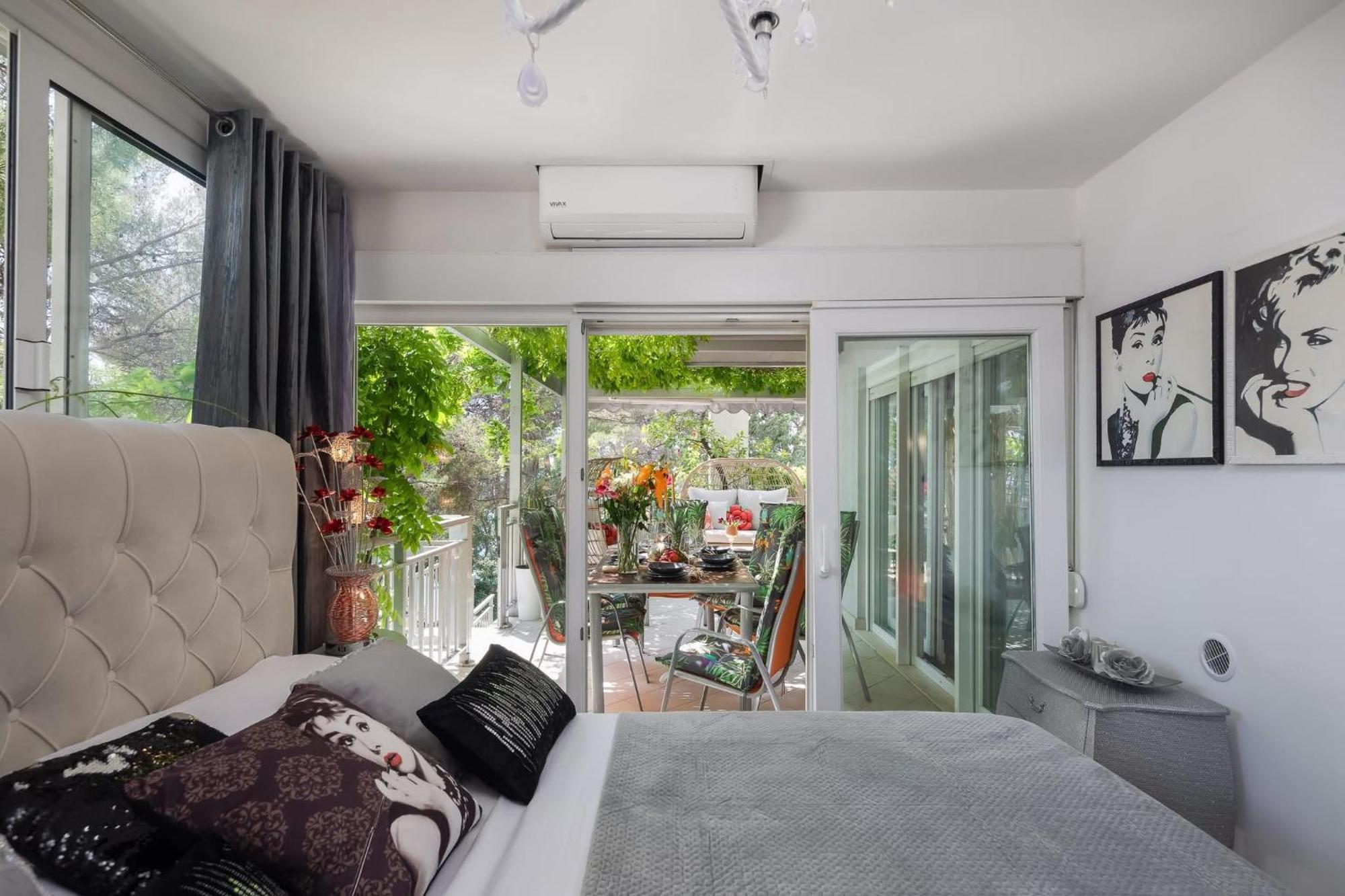 Apartment Beachfront With Wonderful Large Terrace