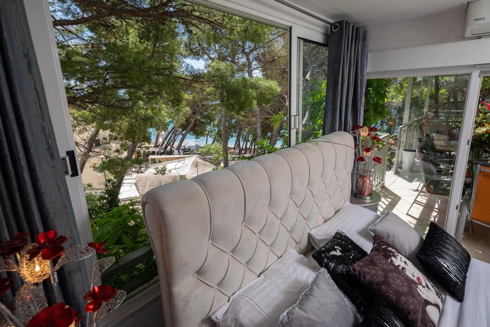 Apartment Beachfront With Wonderful Large Terrace Makarska